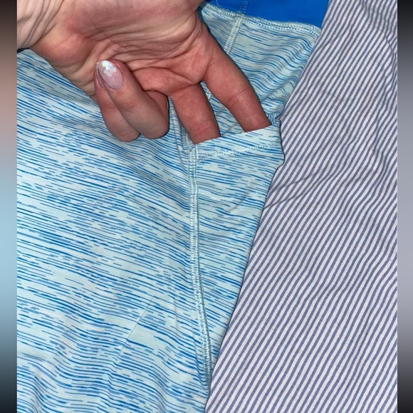 Lululemon Size 10 Mesh Capri - Picture 3 of 6